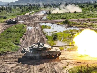 直击装甲分队战斗射击考核现场